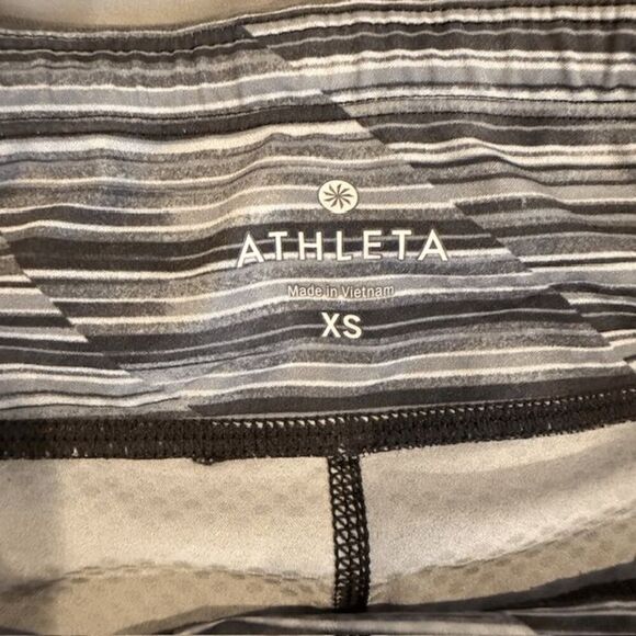 Athleta Striped Cropped Leggings Black White Surge Seam Zip Pocket Size XS - Picture 5 of 10